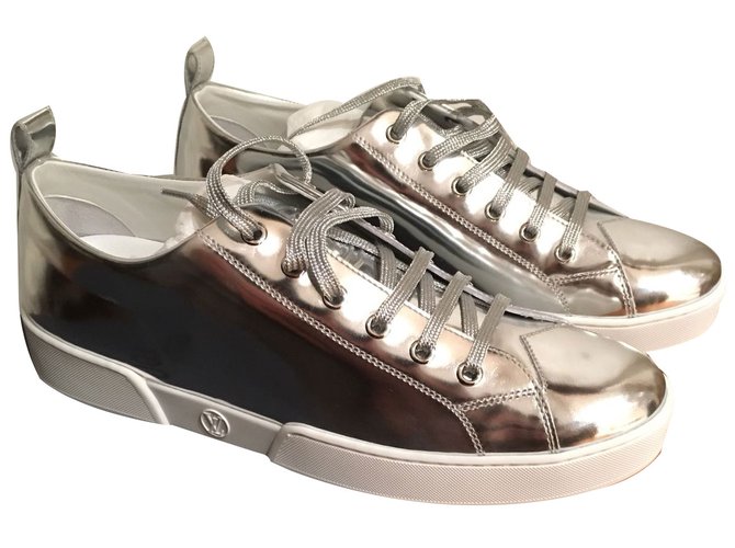 Louis Vuitton sneakers Silvery Patent leather  ref.73813