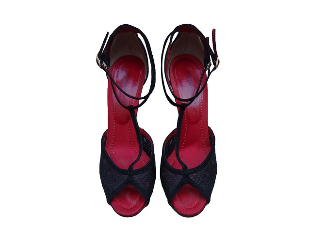 Dolce & Gabbana Sandalias Negro Roja Cuero Paño  ref.74475