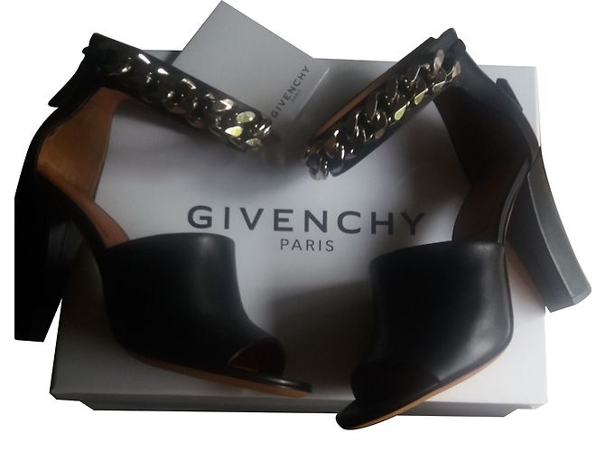 Sandali Givenchy in pelle nera Nero
