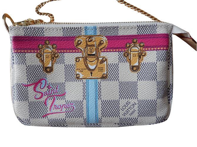 Louis Vuitton Unterarmtasche Weiß