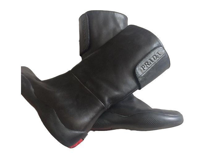 Prada Lederstiefel schwarz Größe 29