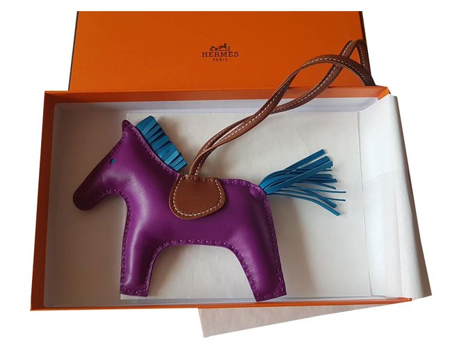 Hermès Bijoux de sac Rodeo Cuir Violet  ref.76465