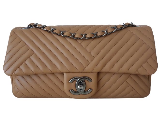 Timeless Chanel Bolsas Bege Couro  ref.76494