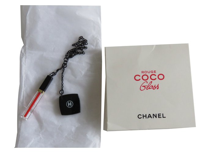 Chanel Bijou de sac à main Rouge  ref.76656