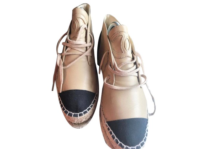Chanel Lace ups Bege Couro  ref.76999