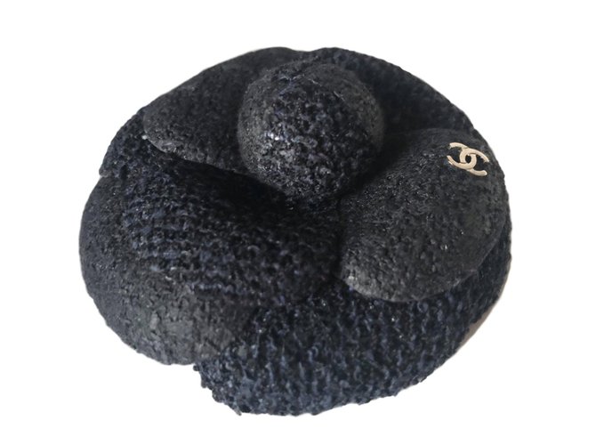 Chanel Broche Camélia  tweed noir  ref.77012