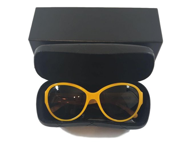 Chanel Gafas de sol Amarillo  ref.77023