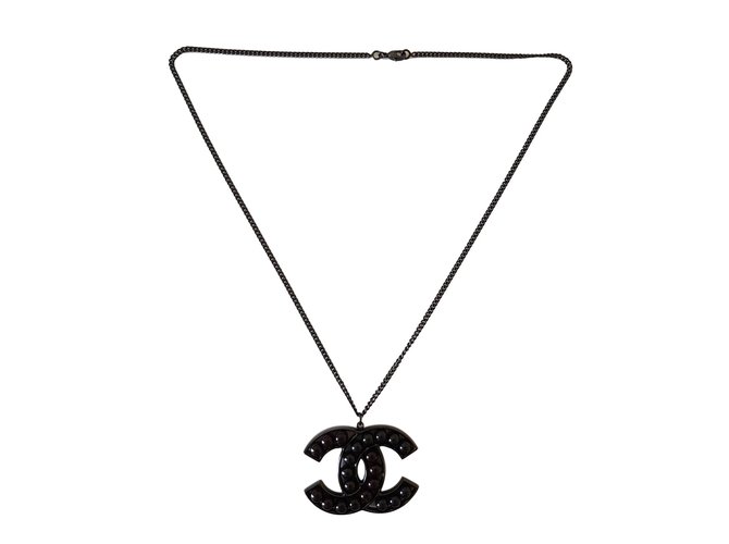 Chanel Gold Metal Chain Necklace Black Square Lucite Pendant Golden  ref.742064 - Joli Closet