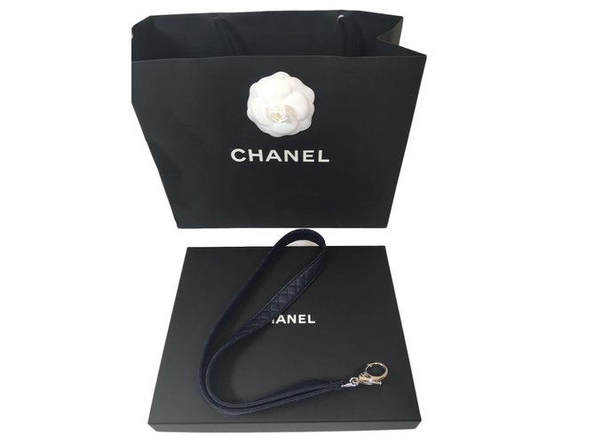 Chanel Porte-clés ou porte-badge Cuir Bleu Marine  ref.77220