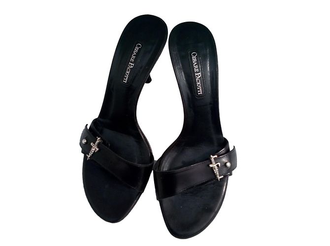 Mule Cesare Paciotti in pelle nera Nero