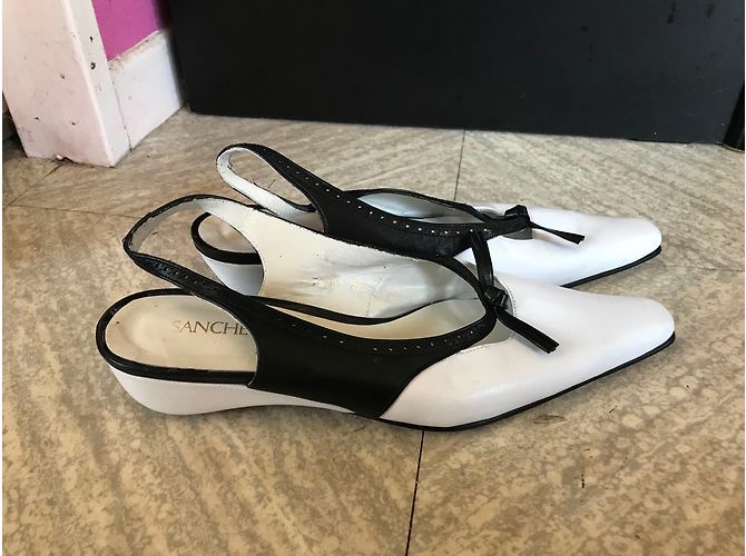 Autre Marque Sanche de la Rosa Pumps aus Leder Schwarz Größe 37