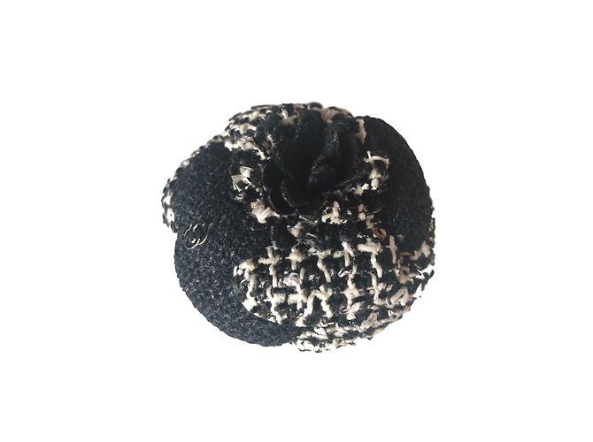 Chanel Pins e spille Nero Crudo Tweed