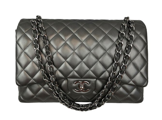 Timeless Chanel Handbags Silvery Leather  ref.77602
