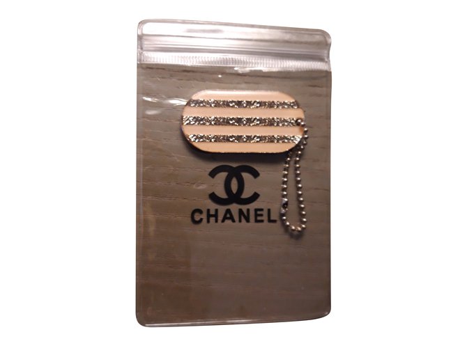 Chanel Plaque logo Métal Argenté Beige  ref.77794