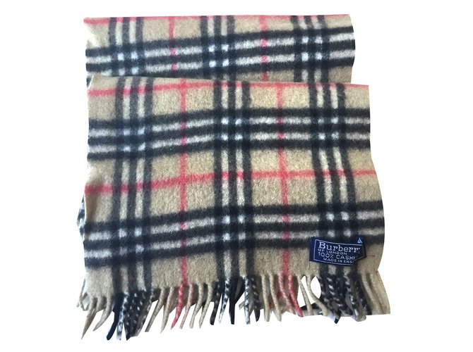 maroon burberry scarf