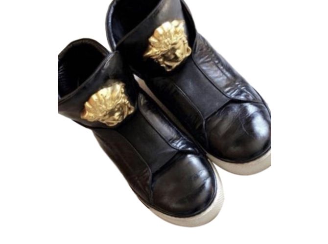 Baskets Versace en cuir noir avec logo doré