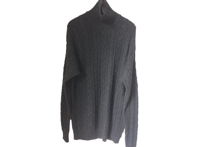 max sweaters