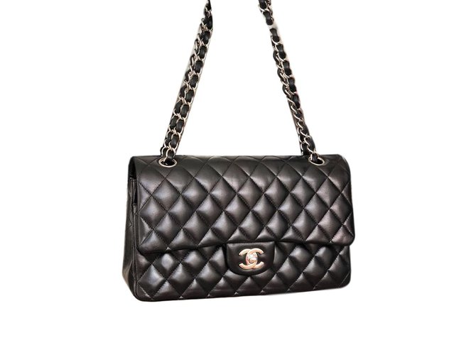 Timeless Chanel Handtaschen Schwarz Leder  ref.78845