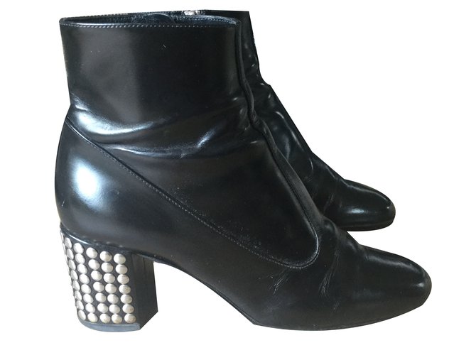 Saint Laurent Ankle boots Black Leather  ref.79257