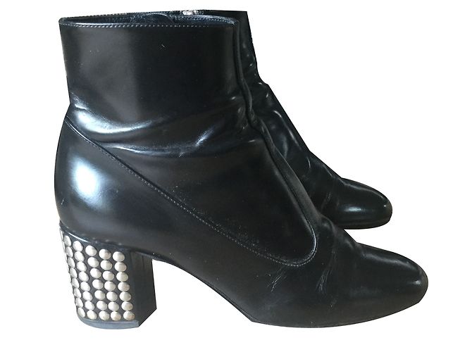 Stivaletti Saint Laurent in pelle nera con borchie argento Nero