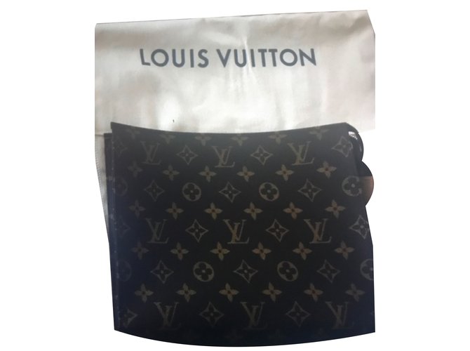 Louis Vuitton Women Black Clutch One Size