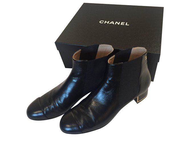 Chanel Botas de tornozelo Preto Couro  ref.79549