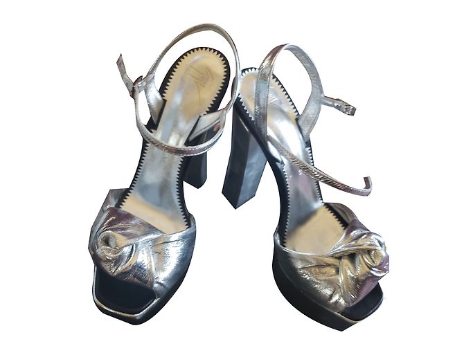 Giuseppe Zanotti Tacones