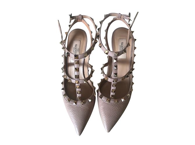 Sapatos de salto Valentino Rockstud em pele nude