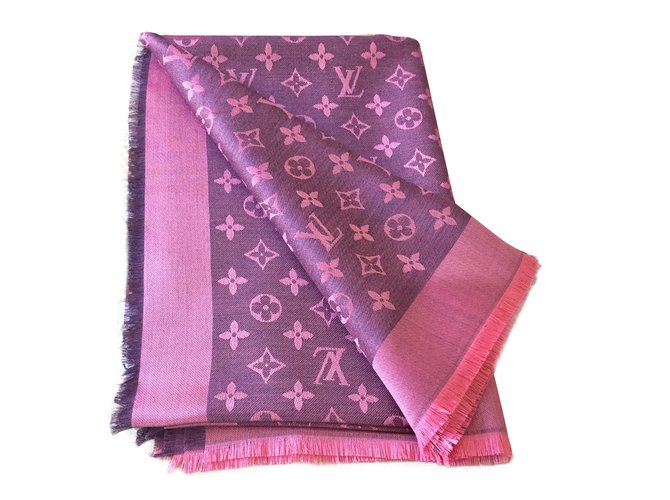 Louis Vuitton LV Shawl Monogram Fuschia Silk ref.272298 - Joli Closet