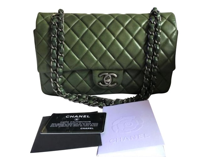 Timeless Chanel Classic bolso con solapa mediana. Verde Piel de cordero  ref.79757