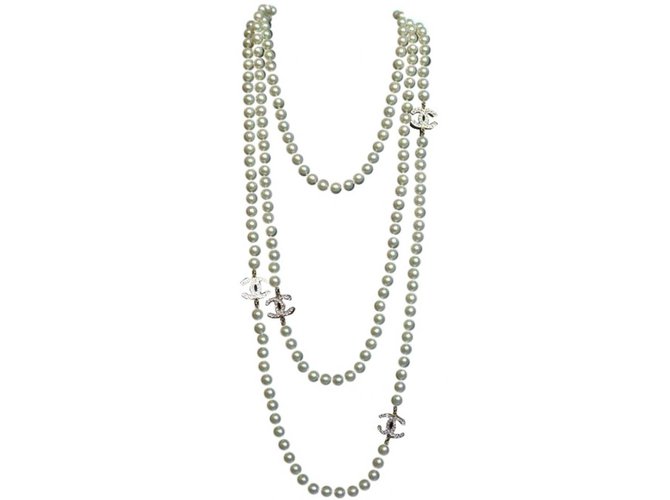 Chanel Long necklaces Golden Eggshell Pearl  ref.79939