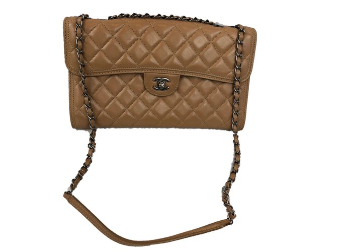Timeless Chanel Bolsas Bege Couro  ref.80016