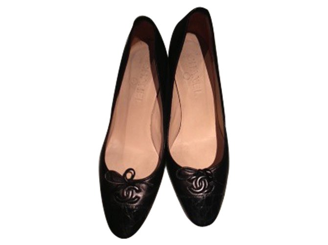 Chanel Calcanhares Preto Couro  ref.80257