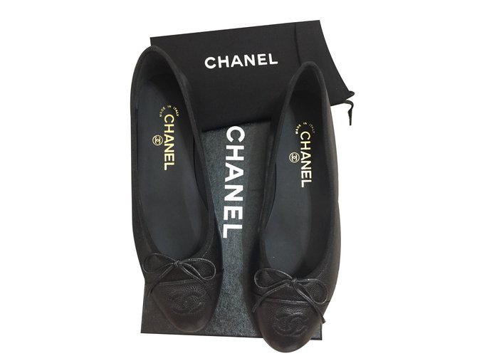Chanel Zapatillas de ballet Negro Cuero  ref.80532