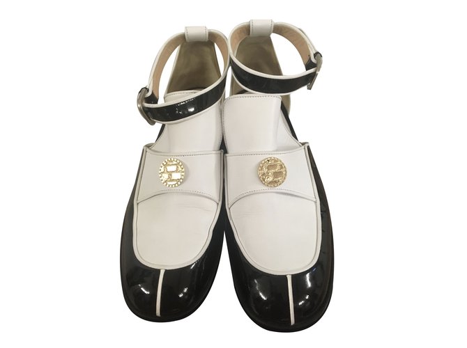 Chanel Flats Black White Leather Patent leather  ref.80561