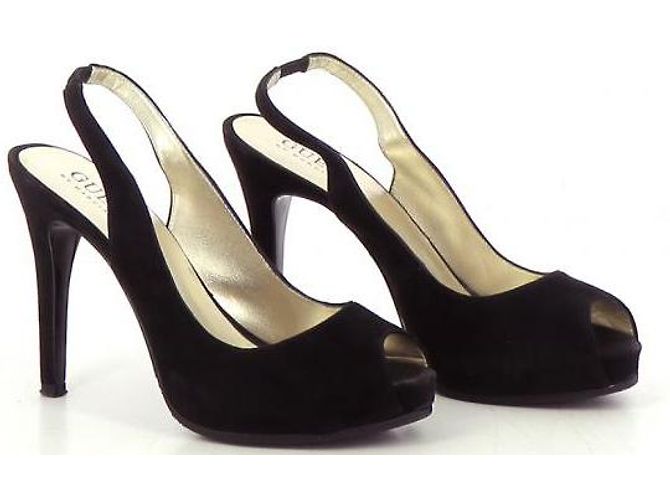 Guess Pumps