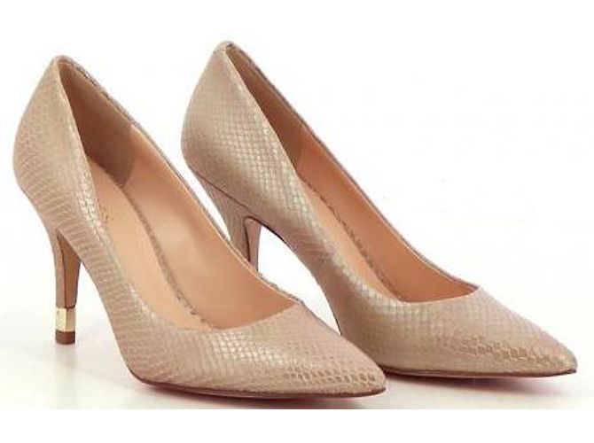 Guess Pumps