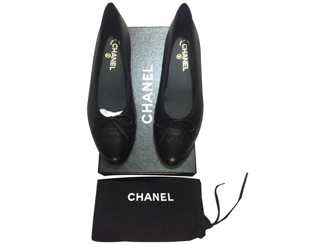 Flats Chanel Black Leather  ref.81129