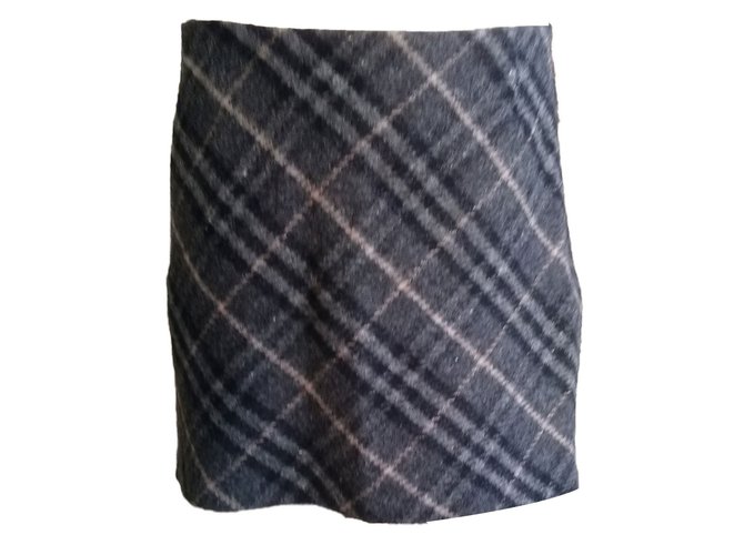 Burberry Skirts Dark grey Wool  ref.81214