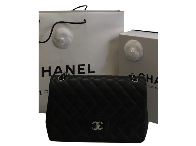 Timeless Chanel Handtaschen Schwarz Leder  ref.81569