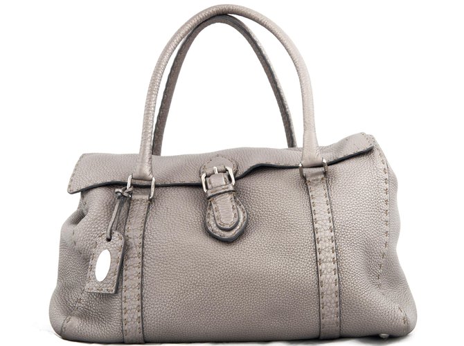 Fendi Bolso bandolera "Selleria" en cuero gris  ref.81642