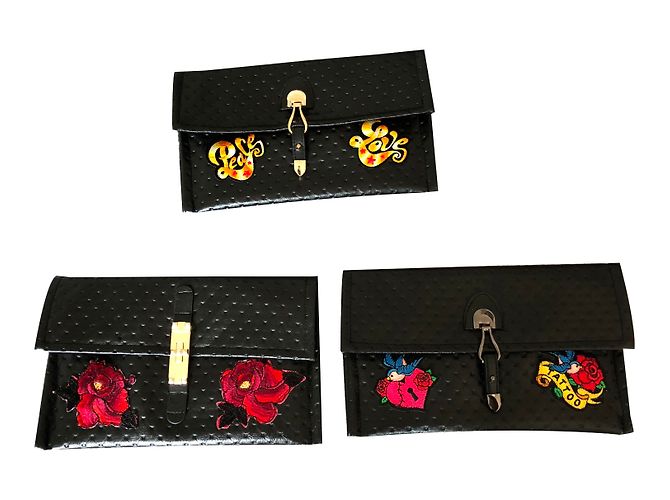 Autre Marque Clutch aus schwarzem Kunstleder