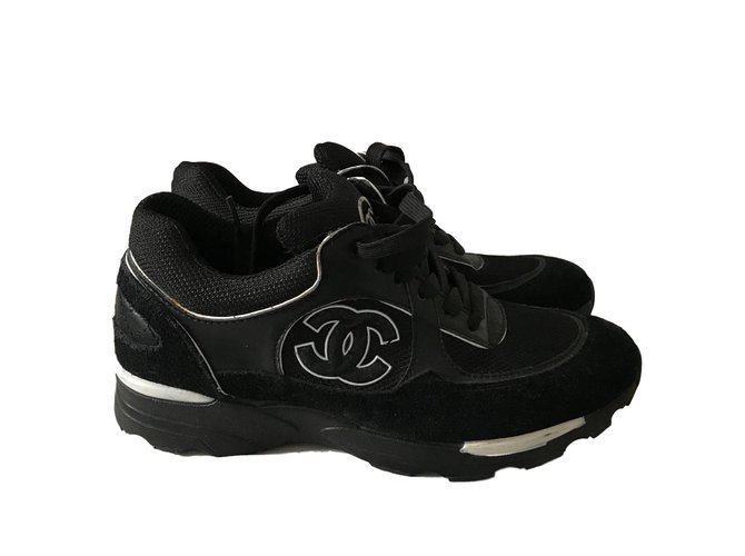 Chanel zapatillas Negro Cuero  ref.82127