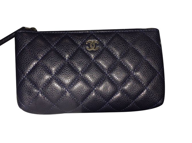 Chanel Bolsas, carteiras, casos Azul escuro Couro  ref.82175