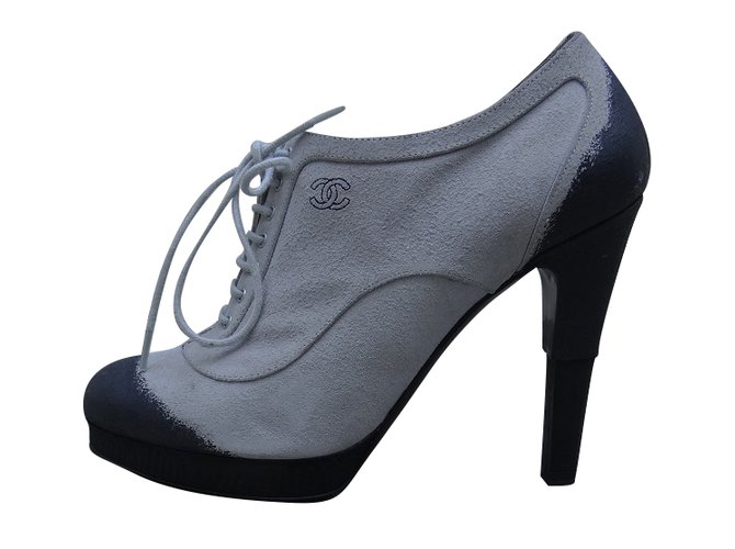 Chanel Heels Grey Cream Dark blue Leather  ref.82543
