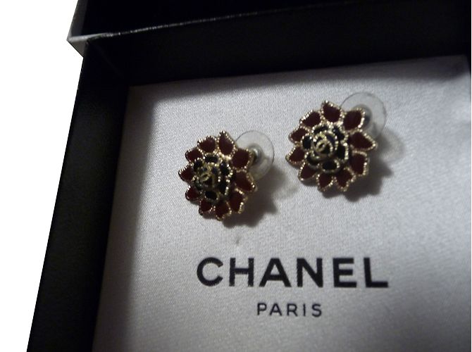 Orecchini Chanel Borgogna Oro e Nero Acciaio Bordò