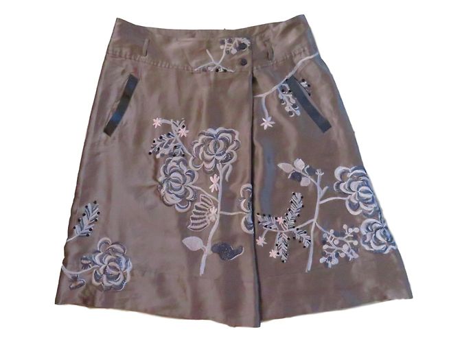 Falda de seda Essentiel Antwerp con bordado floral castaña