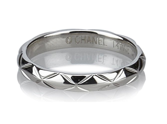 Chanel Anillo de matelasse Plata Metal Platino  ref.83055
