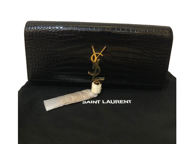 Pochette Yves Saint Laurent en cuir noir imprimé croco 