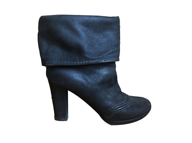 Botines Prada de nubuck negro